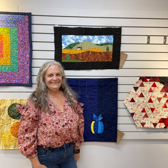 Quilted wall hanging of Italian landscape-Tuscany - Picture 2 of 4